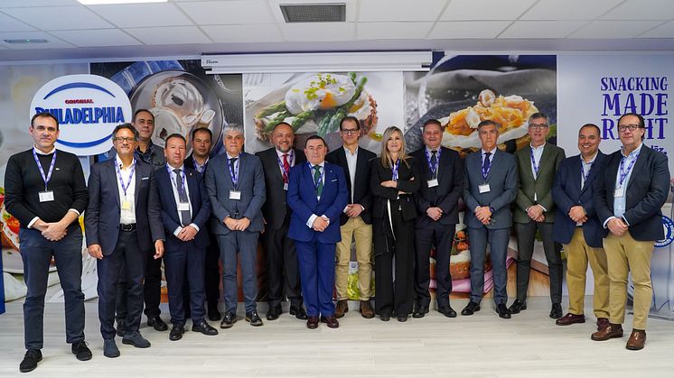 Mondelēz International conmemora el 50 aniversario de la producción de Philadelphia en España con la visita de la Junta de CyL y otras autoridades a su planta en Hospital de Órbigo