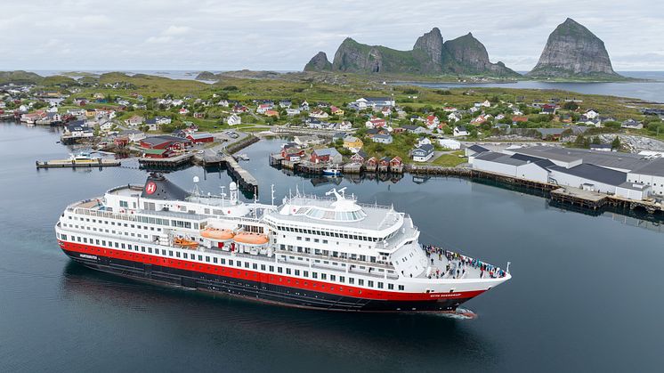 2024.06.12 - Otto Sverdrup, Træna, drone - 07 - Espen Mills - Hurtigruten.jpg