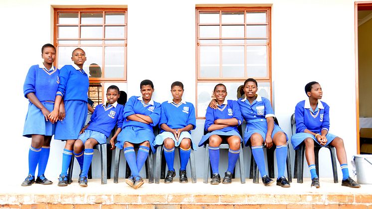 Skolbarn på Inqolayolwazi Primary School i KwaZulu Natal, Sydafrika