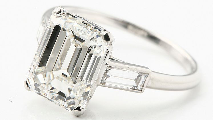 Auktionsrekord: Cartier-diamantring solgt for 650.000 kr.