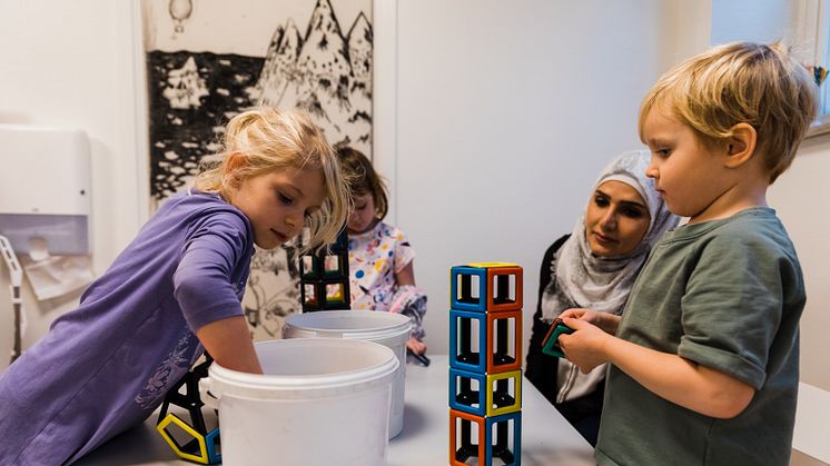 Verksamheterna på Malmö stads förskolor, fritids och familjedaghem finansieras delvis genom avgifter från vårdnadshavarna. Nu kollar staden att alla betalar rätt avgift. Foto: Sanna Dolck Wall.