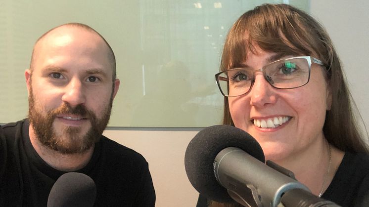 Jmmy Rydén, content manager Podcast på Schibsted Brand Studio vid inspelningen av Kvarteret Nybygget tillsammans med Riksbyggens Johanna Bjurskog.