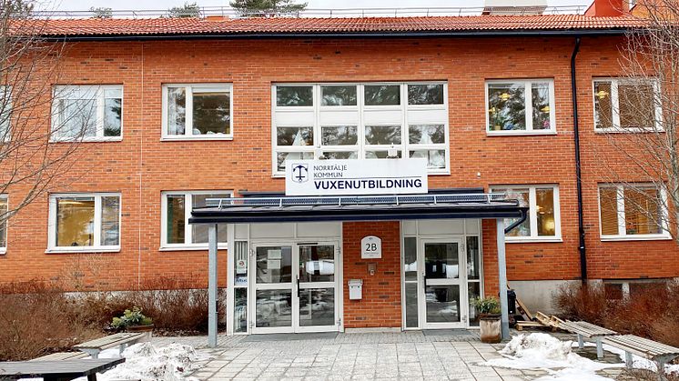 Norrtälje kommun skapar fler utbildningsplatser på Komvux - avvecklar vuxenutbildningen i egen regi