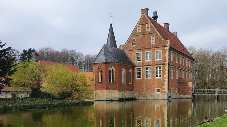 Objekt mit besonderen Facetten: Glasreinigung in der Burg Hülshoff