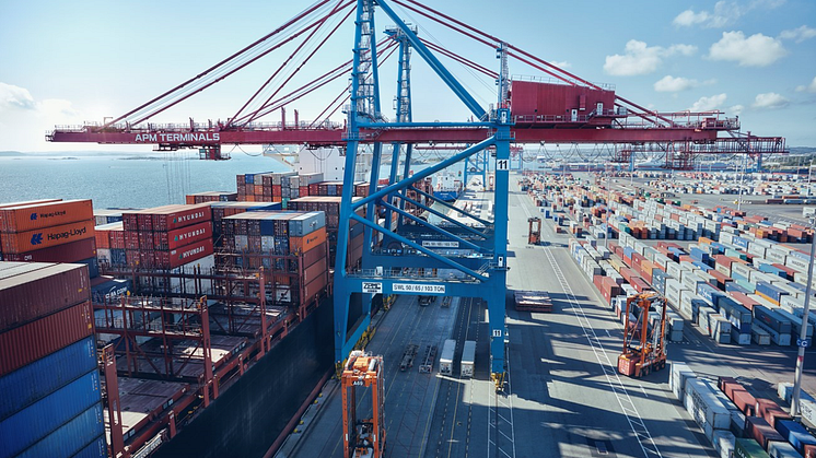 Med fortsatta direktanlöp och ökade containervolymer på APM Terminals, har Göteborgs hamn, till skillnad från många Europeiska hamnar, stått stabila under Coronapandemin. Bild: Göteborgs Hamn AB.