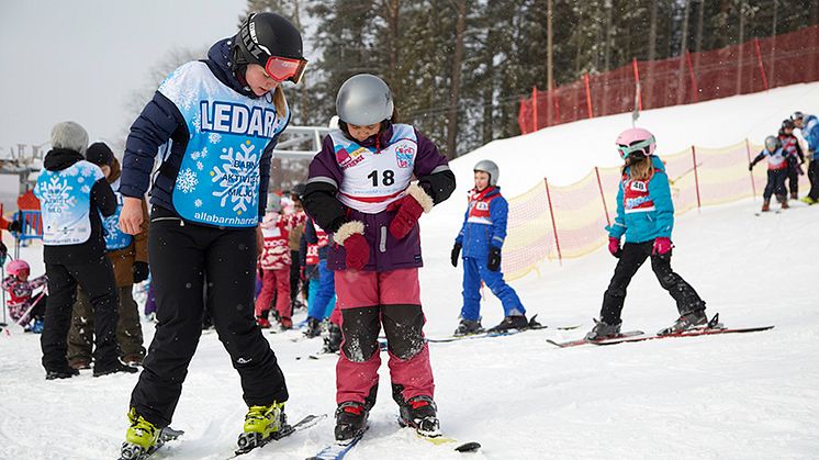 Vintern 2018 fick fritidshemsbarn i Östersund fick åka skidor hela vintern genom projektet "Alla barn har rätt".  Nu kommer projektet till Skellefteå. Foto: Marie Birkl/Bildbyrån