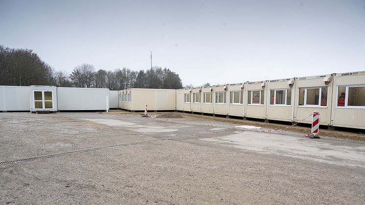 Einsatzbereit in wenigen Tagen: 50 Container hat Algeco in Unterschleißheim zum Soforteinsatz aufgestellt. Die Module sollen im Januar und bei Bedarf erweitert werden.