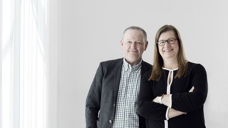 Hans Adolfsson, rektor och Katrine Riklund, prorektor vid Umeå universitet. Katrine är också ordförande i Rådet för Artificiell Intelligens vid Umeå universitet. Foto: Elin berge