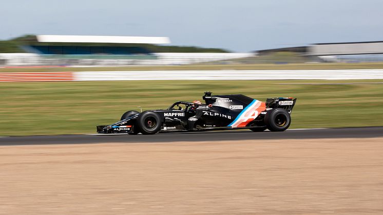 DANSKE CHRISTIAN LUNDGAARD ​​TESTADE F1-BILEN R.S.18 PÅ SILVERSTONE