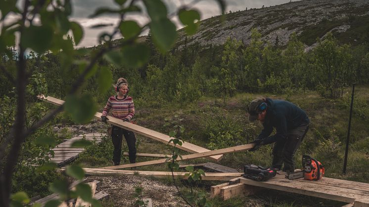 Ny spång och bro vid Storhogna är en av åtgärderna under sommarens arbete