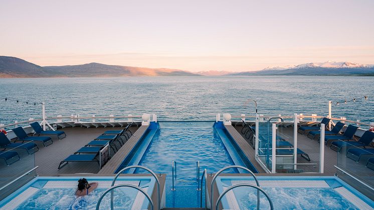 HX Hurtigruten Expeditions -Hot tubs and Infinity Pool on MS Fridtjof Nansen -Photo, Clara Tuma