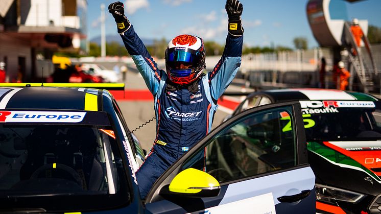 Andreas Bäckman won the second race in Barcelona. Photo: TCR Europe (Free rights to use the image)