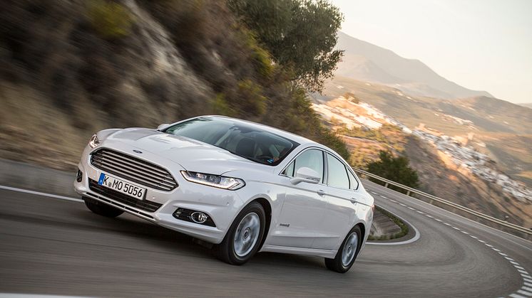 Mondeo på en helt ny måde – Ford introducerer den skarpe firmabil som hybrid i Danmark  