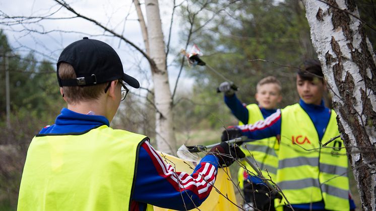 Skogås-Trångsunds FF P06 var ett av 38 lag som städade Sverige med ICA i maj.