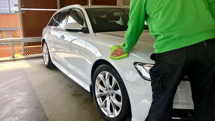Parkering Malmö har skrivit avtal med två biltvättsföretag, Bringwash och Woshapp, och erbjuder sina abonnemangskunder gratis hållbar biltvätt.