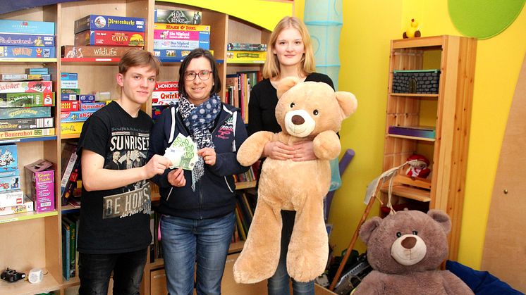 Oliver Kattwinkel, Kerstin Stadler vom Kinderhospiz Bärenherz und Lena Alshut