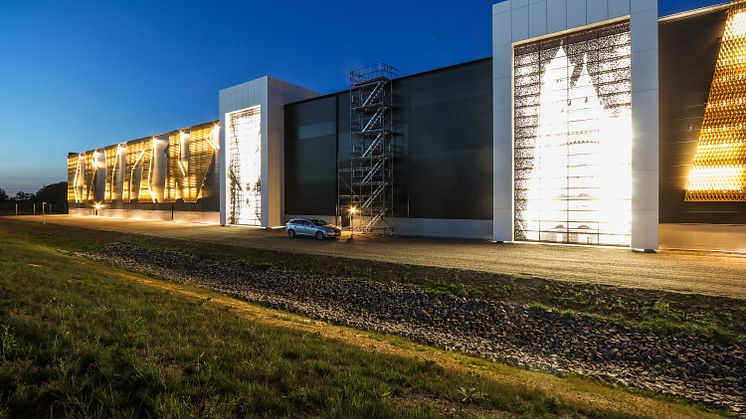 Nowaste Logistics är ett av Sveriges ledande logistikföretag. Den ökade e-handeln har bidragit till att Catena har byggt en logistikterminal för egen förvaltning på bästa skyltplats i Helsingborg. JKAB Arkitekter har ritat byggnaden.