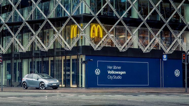 Volkswagen City Studio holder til i stueetagen i Industriens Hus ved Rådhuspladsen i København