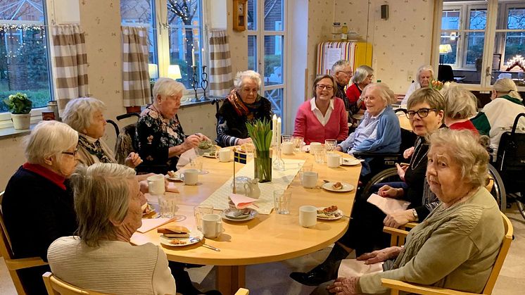 På Förenade Care Postiljonen firades uppstarten av boendets nya profil - Utemiljö som vårdmiljö. 