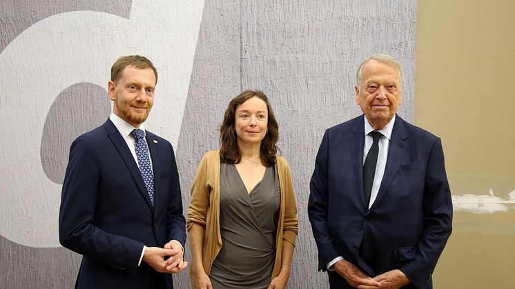 Michael Kretschmer, Franciska Zólyom und Dr. Arend Oetker bei der Preisverleihung in der GfZK Leipzig - Foto: Andreas Schmidt