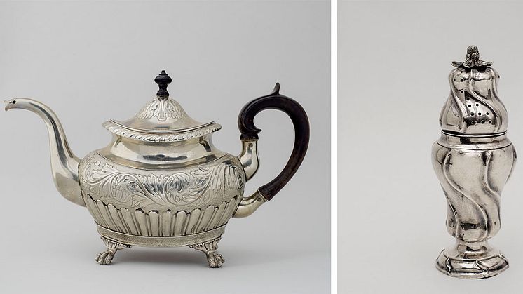 Teapot by Erik Nordgren and sugar sprinkler by Eric Nyström in argent haché. Photo: Linn Ahlgren/Nationalmuseum. 