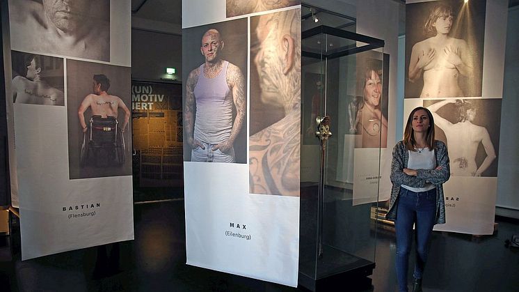 Blick in die Ausstellung "Tattoo & Piercing" im GRASSI Museum für Völkerkunde zu Leipzig