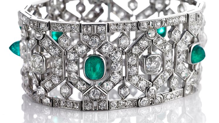 Queen Alexandrine of Denmark’s emerald and diamond bracelet. Estimate DKK 300,000-400,000..