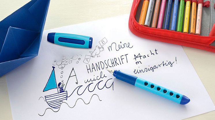 Mit der Hand schreiben fördert Kreativität, Feinmotorik & Auffassungsgabe, bes. bei Kindern. Abb. Scribolino von Faber-Castell / Bildverwendung für red. Zwecke unter Beachtung ggf. gen. Nutzungsbedingungen, mit Bildrechte-Hinweis, honorarfrei.