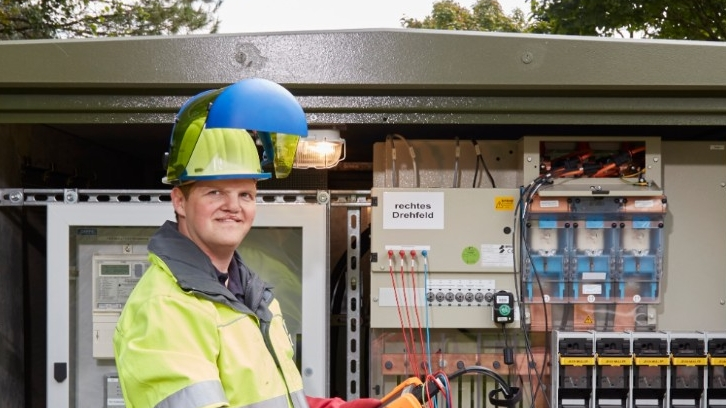 SH Netz tauscht Kabelstation gegen digitale Ortsnetzstation in der Gemeinde Rethwisch aus 
