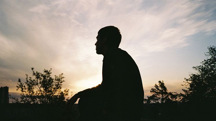 Thomas Stenström presenterar sommarsingeln ”Nätterna” från kommande album