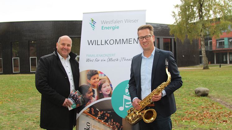Bürgermeister Hubert Erichlandwehr (l.) und Carsten Strätling, WWN, freuen sich auf das Familienkonzert.