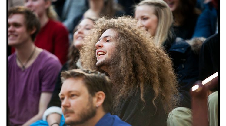 Fem slagfärdiga och skojfriska forskare kommer att underhålla en liten livepublik lördag 25 september klockan 14 på Curiosum i Umeå. Foto: Elin Berge