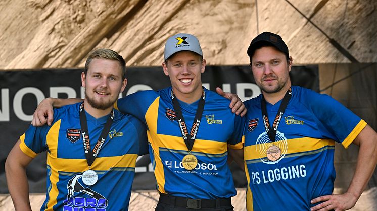 Ferry Svan (keskellä) voitti PRO-urheilijoiden Nordic Cup -kilpailun ja etenee syyskuussa järjestettävään European Nations Cup -kilpailuun. Kuva: STIHL TIMBERSPORTS®.