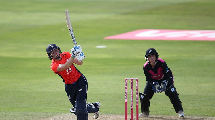 Heather Knight on the charge against New Zealand this summer. Photo: Getty Images 