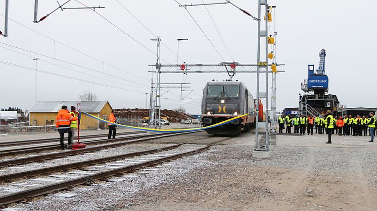 ​Nu är den invigd. Piteå Hamns nya elektrifierade järnvägsterminal.