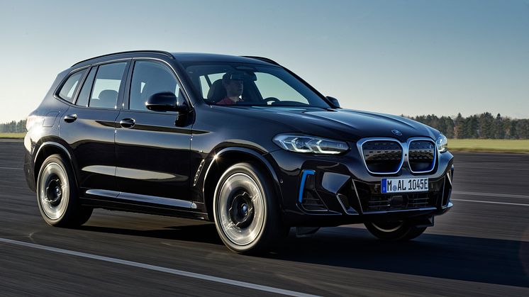 Nya BMW iX3: Uppdaterad elektrisk körglädje med M Sport