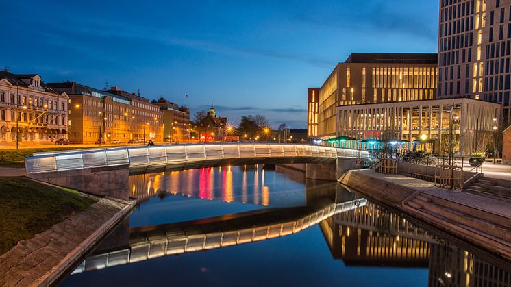 Spelande gångbro till Malmö Live