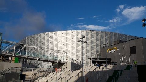 Friends Arena - Strängbetong har byggt stommen och läktarna  ”Nu får någon annan göra målen”!         