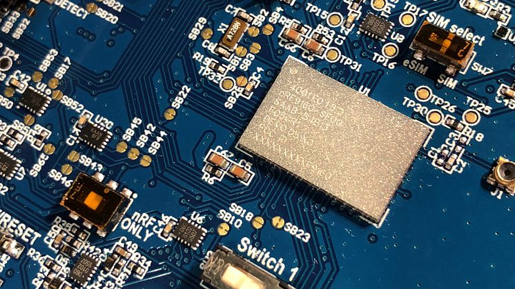Med en bitteliten modul som kobles til Telias LTE-M skal Nordic Semiconductor fremme innovsjon på tvers i IoT-markedet.