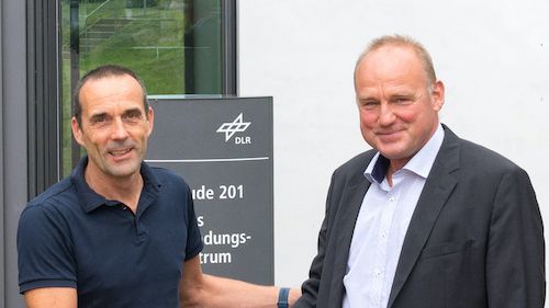 25 years of successful cooperation between GAF, DLR and Antrix Dr. Sebastian Carl (GAF) and Holger Maass (DLR) at the DLR campus Neustrelitz  (© GAF AG)