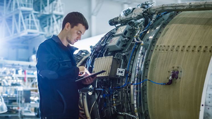 Maintenance matters: Even older machines can lead a successful second life as used machines with the right care.  (© Gorodenkoff/Shutterstock.com).