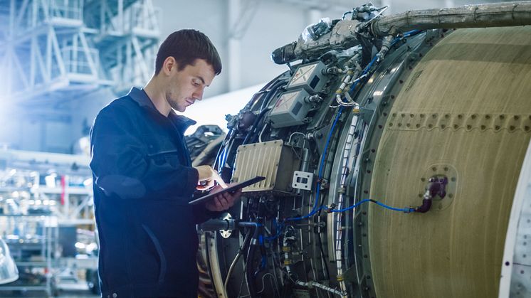 Maintenance matters: Even older machines can lead a successful second life as used machines with the right care.  (© Gorodenkoff/Shutterstock.com).