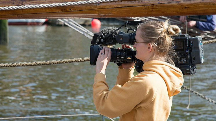 Vill du prova på att arbeta med film i sommar? Då kan regionens feriepraktik i Örebro vara en möjlighet.