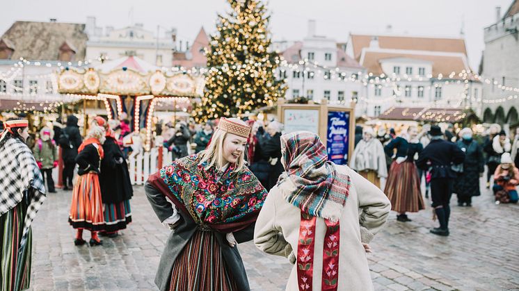 Folkdräkter på Tallinn julmarknad 
