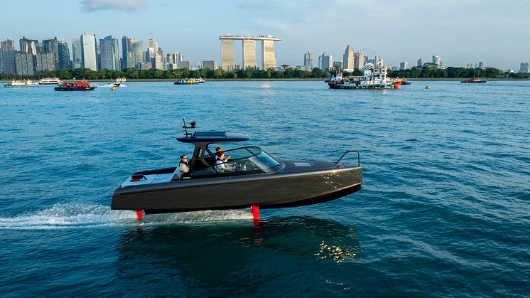 Candela C-8 is the first electric hydrofoil boat in serial production. Its clean lines stem from the need to minimize friction.