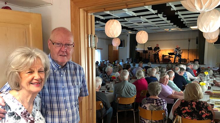 Ulla-Britt och Steinar Dahl från föreningen Livskällan. 