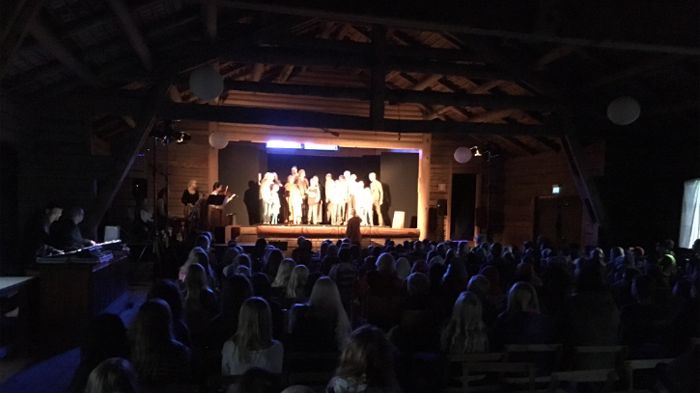 ​"Siggebohyttans spektakler" hade premiär på fredagen med två skolföreställningar för elever från Storå och  Frövi.