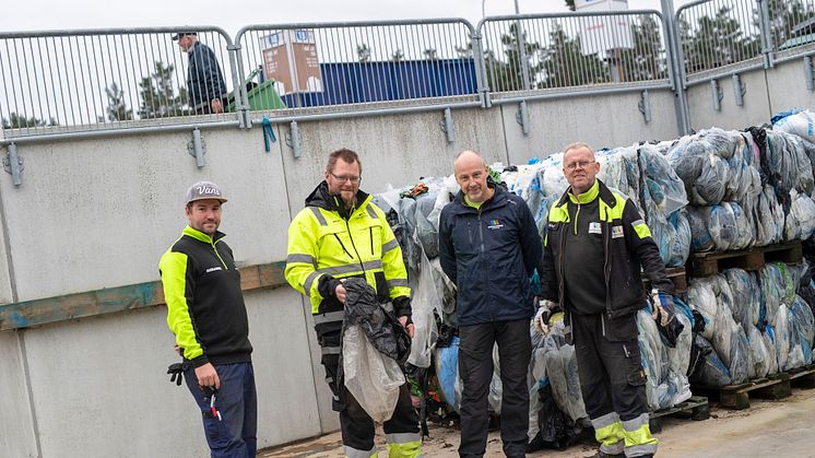 Personalen på Kristianstads återvinningscentraler har jobbat hårt för att öka mängden plast som skickas till återvinning.