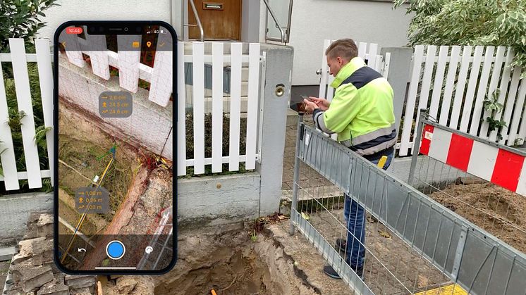 Als Fachmonteur vermisst Christian Heraucourt für die Thüga Energienetze GmbH mit der Vaira App. (Foto: Vaira UG, Max Erdmann)