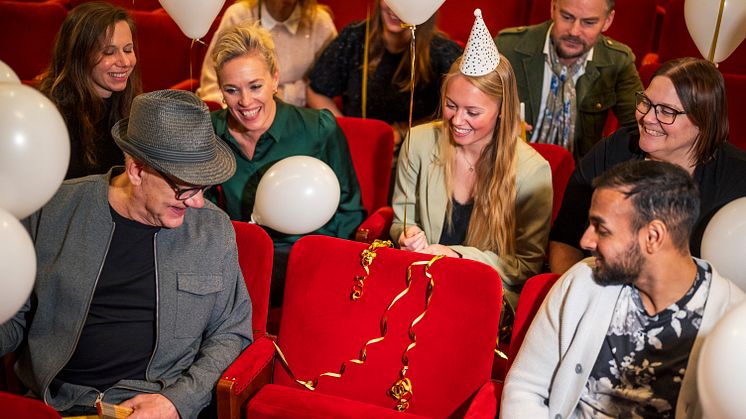 Vi är så nyfikna på vem som kommer att sitta på Guldplats nr 70 i Stora Salongen på Halmstads Teater i höst.  Foto: Destination Halmstad